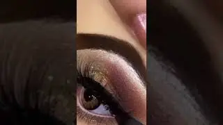 Using eye makeup on the eye #shorts #trending #viral #trending #beauty