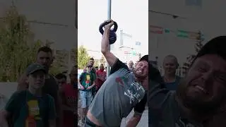 бедный дед на ламборгини проверяет силу прохожих и платит за подъем гири ч2