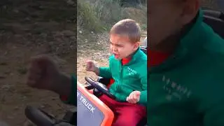 Діма катаеться на Монстер Траку