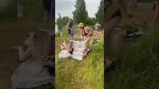 Толстуха напала на девушку в Ярославле из-за её новомодного купальника 