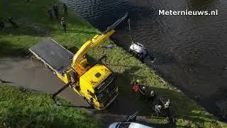 Auto duikt in vaart in Hoogeveen