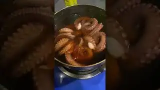 Приготовил осьминога. 