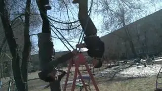 Зависли в воздухе во время солнышка на качели!!!