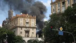 Черный дым от пожара над Крещатиком