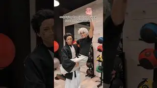 He's really light 😂 #jjk #jujutsukaisen #gojo #sukuna #judas #cosplay #animenyc @LelegacyCrafting