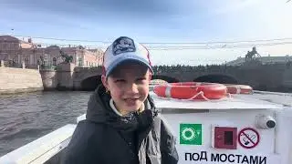 Аничков мост на водной прогулке по каналам в Спб!