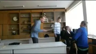 Дрючит всех!