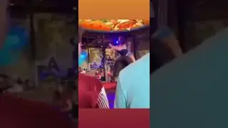 Девушка скачет на быке и кончила