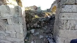 У всех на виду: вот уж действительно забытые руины...