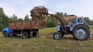 Загрузка сена в машину Газ 53 с сеновозкой.