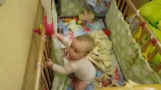 Первые попытки стоять