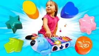 Urso musical de brinquedo! Vídeos de brinquedos para crianças para aprender enquanto se diverte