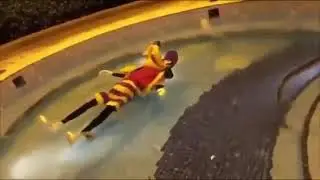 Goofy flotando con el instrumental de los caminos de la vida de fondo