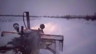 Бульдозер едет на выручку.