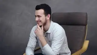 Брат имитирует голоса чтецов Корана 2