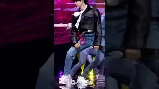 Making his only hyung laugh #straykids #skz #kpop #bangchan #leeknow
