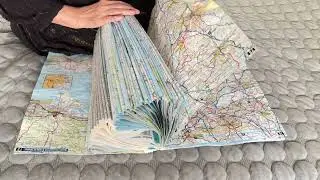 ASMR NO TALKING.  ASMRページをめくる .Water damaged pages unfolding