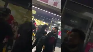 7-Eleven Gas Station in Los Angeles Looted by Large Mob After Street Takeover
