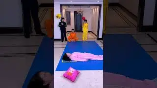 Pillow challenge, who got hit? 