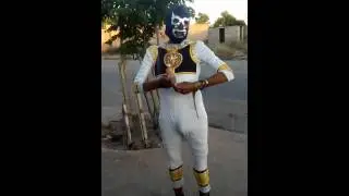 Power demon bailando el mono de alambre