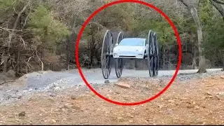 Умелец из Америки приделал к Тесле металлические калеса. | ИЗОБРЕТЕНИЕ ВЕКА!
