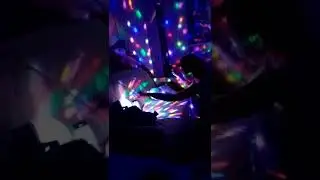 смотрю как снимают ролики подруги