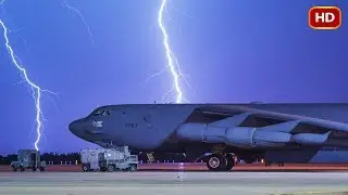 American B-52 bomber makes a run over Raqqa city