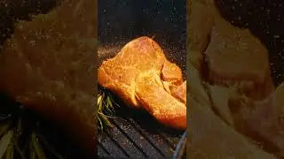 Стейк из свинины, маринованный в водке.