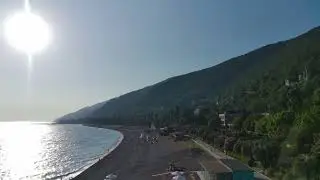 Гагра.7.07.23. Пляж и набережная (правая сторона от колоннады).