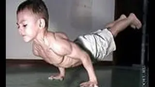 Самый сильный ребенок!!! Ребенок занимается спортом!!! Так не умеет никто!!!