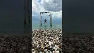 Вот такие качели в море. Евпатория.