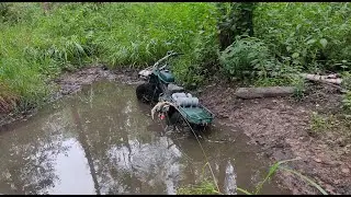 Полноприводный мотоцикл 2х2   в поисках болот