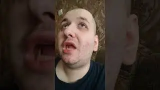 домашний жрун кушает сливу