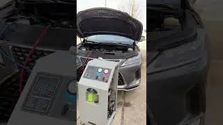 В Волгограде лето☀️☀️☀️ Заправляю кондиционер
