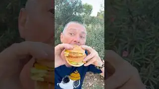 Как моя семья ест бургеры😋🍔🫠 