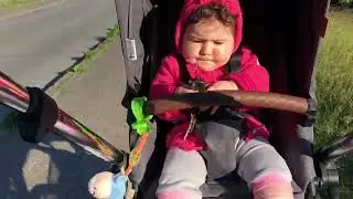 Draußen mit Baby Bensu