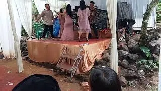aksi joged pemuda goyang tendang panggung 😲