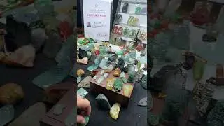 “翡翠原石｜亞洲玉雕大師魯小山｜翡翠直播2024｜feicui live｜翡翠玉石｜高性價比料子｜緬甸天然翡翠｜吊墜掛件手鐲｜私人定制｜#jade #翡翠 #翡翠原石 #雕刻大师 #熱門”中的精彩集锦