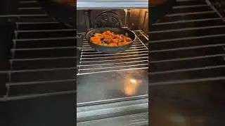 Брускетта с абрикосами и сыром бри. Очень вкусно!