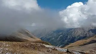 облака рассеялись над горами