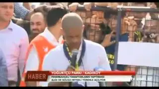 Alex'in heykel acilisinda Qamber De Souza sesleri   4