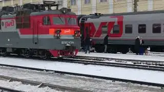 ВЛ80С-1084 из депо буй с грузовым поездом останавливается на станции Россошь