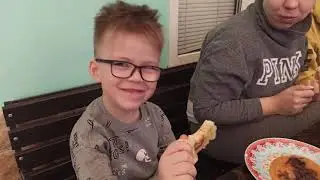 Мой друг Егор с семьей и друзьями семьи