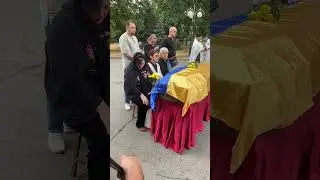 Близькі прощаються із воїном #war #news #війна #україна