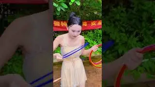 白天使的套圈圈游戏。#天使 #小丑 #超人不会飞