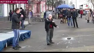 Красиво исполняют главную тему из мультфильма 