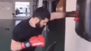 Artur Beterbiev's Jab is INSANE