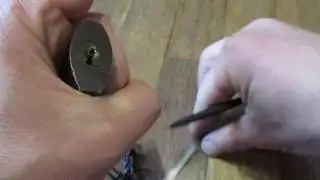 (008) Old U.S. Government American padlock picked open