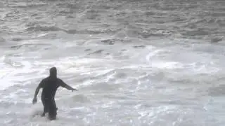 Milazzo, salvataggio in diretta nel mare in tempesta.mp4