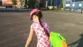 Сестра на велосипеде vs NERFER Mars